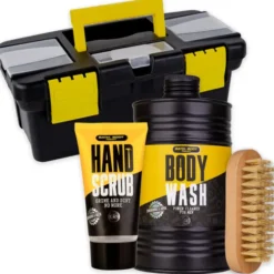 ACCENTRA MEN TOOLKIT CONFEZIONE DA BAGNO UOMO IN CASSETTA ATTREZZI; BAGNOSCHIUMA 400 ML + SCRUB MANI 50 ML + SPAZZOLA PER UNGHIE. PROFUMAZIONE SANDALO E MUSCHIO