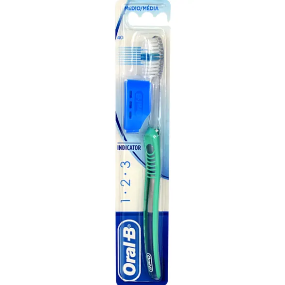 ORAL B SPAZZOLINO DENTI40 INDICATOR MEDIO CON COPRISETOLE